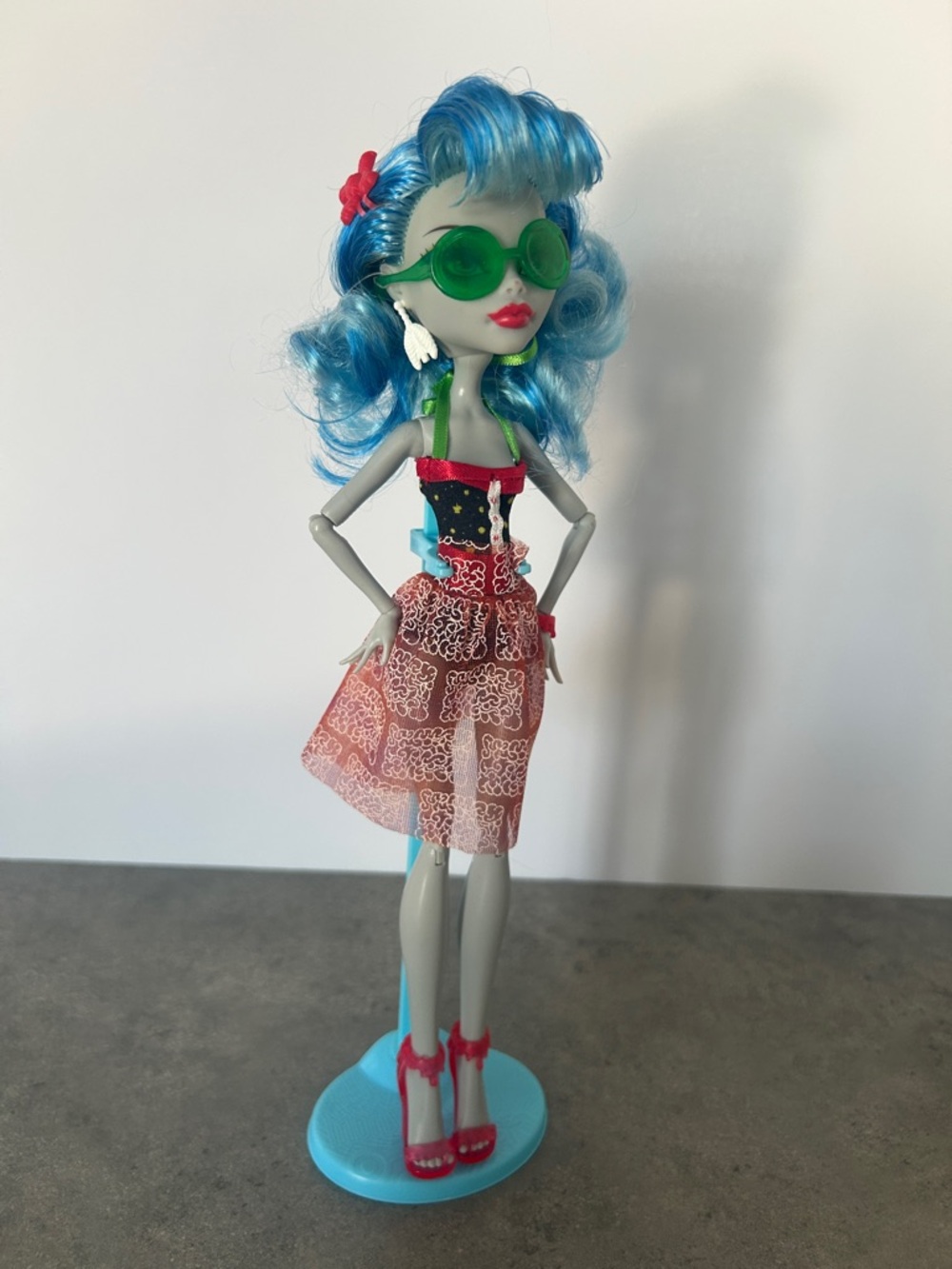 2012- MONSTER HIGH DOLLS Ghoulia Yelps Skull Shores G1 - Picture 2 of 5